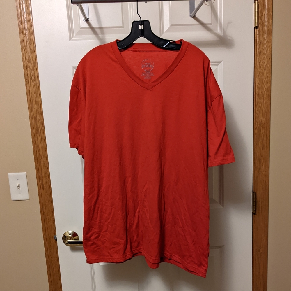 True Classic V neck Tshirt